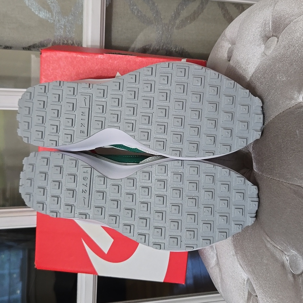 NWT Nike White and Green Athletic Shoes - Picture 5 of 7